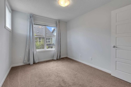 237 Cranbrook Square Se, Calgary, AB 