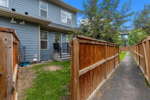 237 Cranbrook Square Se, Calgary, AB 