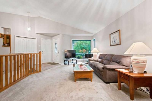 501 Coral Keys Villas Ne, Calgary, AB 