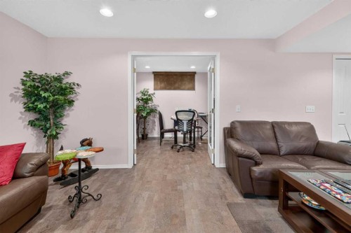 501 Coral Keys Villas Ne, Calgary, AB 