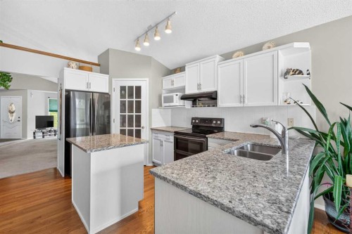 501 Coral Keys Villas Ne, Calgary, AB 