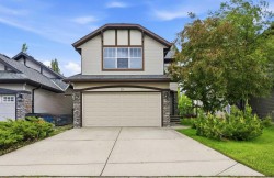 15 Cougarstone Court SW Calgary, AB T3H 5A4