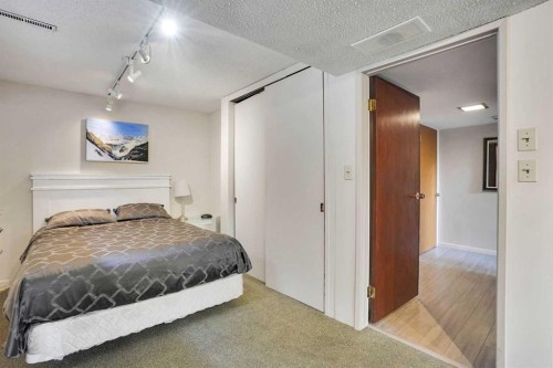 5212 Valiant Drive Nw, Calgary, AB 