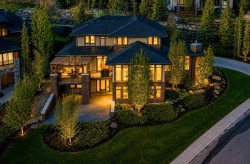 16 Spring Valley Way SW Calgary, AB T3H 5M1