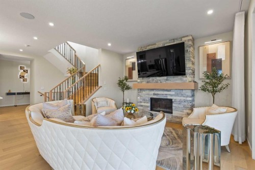 1104 Cranbrook Gardens Se, Calgary, AB 