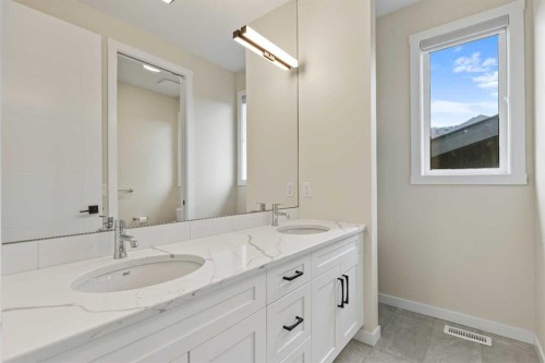 1104 Cranbrook Gardens Se, Calgary, AB 