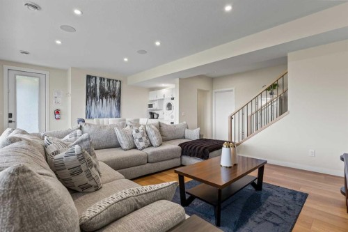 1104 Cranbrook Gardens Se, Calgary, AB 