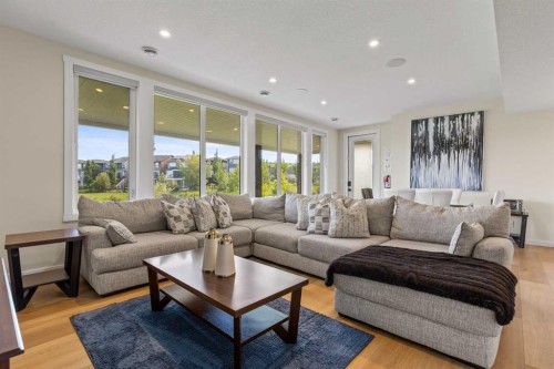 1104 Cranbrook Gardens Se, Calgary, AB 
