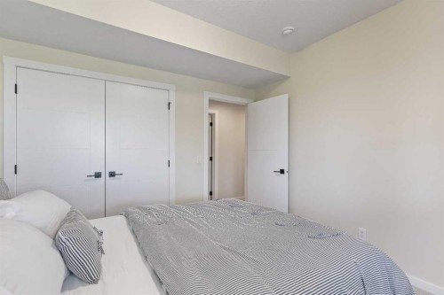 1104 Cranbrook Gardens Se, Calgary, AB 
