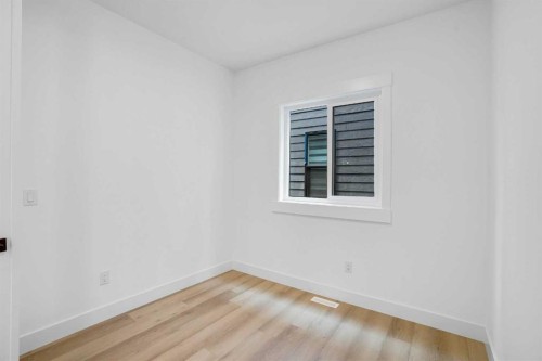 27 Heritage Close, Cochrane, AB 