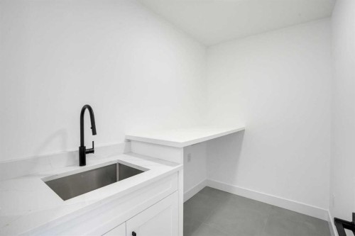 27 Heritage Close, Cochrane, AB 