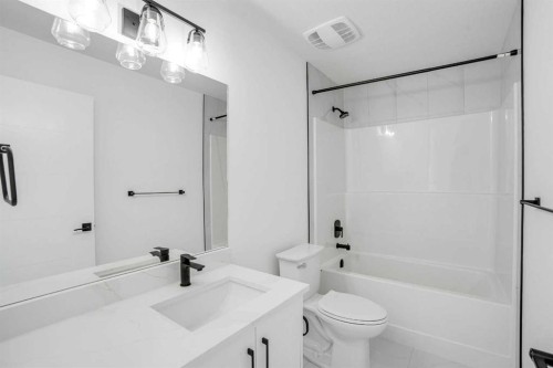 27 Heritage Close, Cochrane, AB 