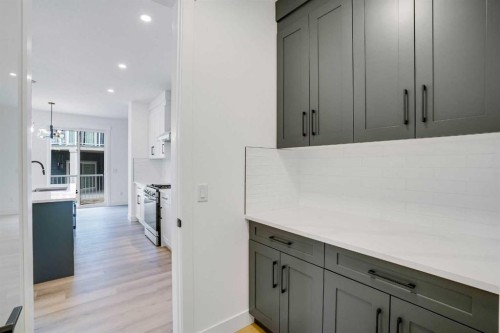 27 Heritage Close, Cochrane, AB 