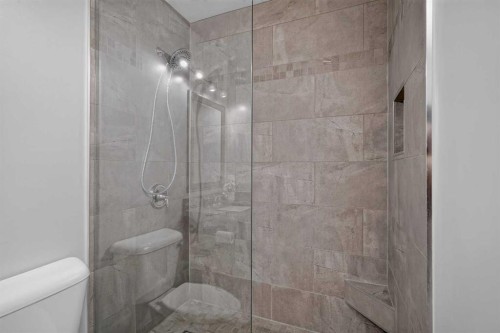 308-1415 17 Street, Calgary, AB - Indoor Photo Showing Bathroom
