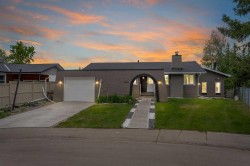 2930 Oakmoor Crescent SW Calgary, AB T2V 3Z7