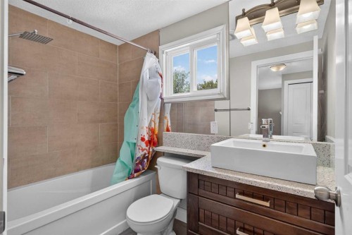 2515 62 Street Ne, Calgary, AB 
