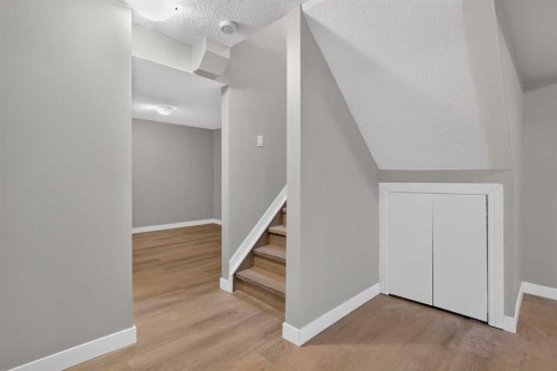 2515 62 Street Ne, Calgary, AB 