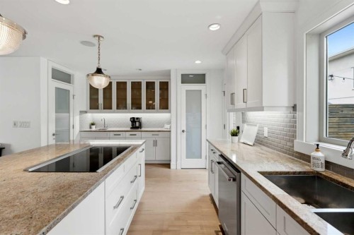 2040 31 Avenue Sw, Calgary, AB 