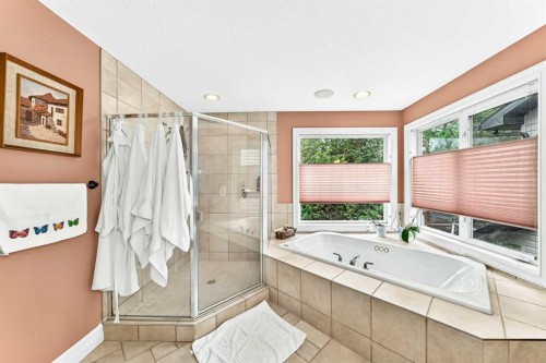 1748 Hidden Creek Way Nw, Calgary, AB - Indoor Photo Showing Bathroom