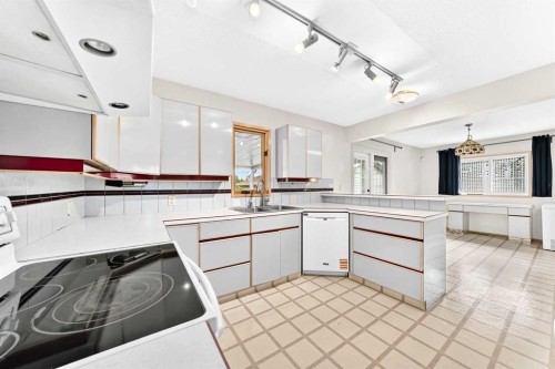 42 Cardiff Drive Nw, Calgary, AB 
