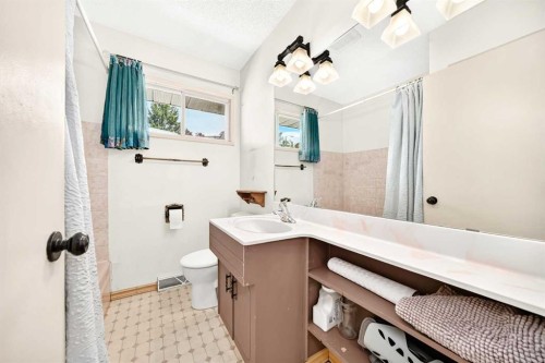 42 Cardiff Drive Nw, Calgary, AB 