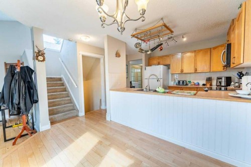 250 Mt Lorette Close Se, Calgary, AB 