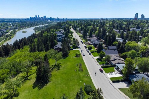 157 Wildwood Drive Sw, Calgary, AB 