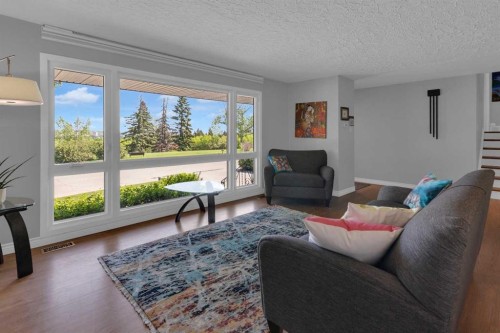 157 Wildwood Drive Sw, Calgary, AB 