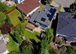 237 Scenic View Close NW Calgary, AB T3L 1Y5