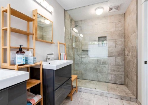 237 Scenic View Close Nw, Calgary, AB 