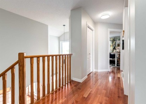 237 Scenic View Close Nw, Calgary, AB 