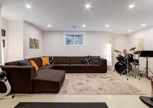237 Scenic View Close Nw, Calgary, AB 