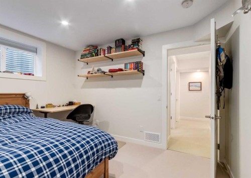 237 Scenic View Close Nw, Calgary, AB 