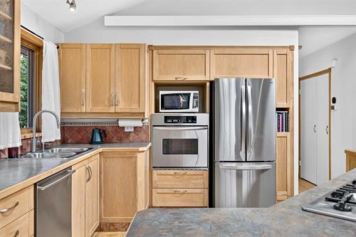 4911 43 Street Sw, Calgary, AB 