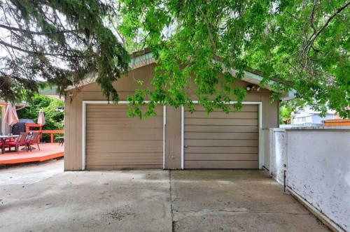 4911 43 Street Sw, Calgary, AB 