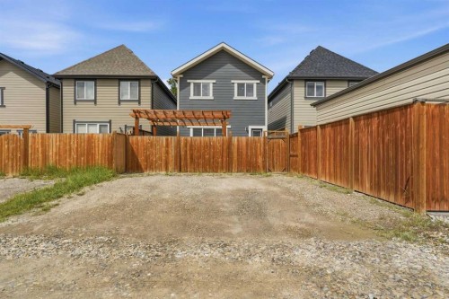 72 Masters Manor Se, Calgary, AB 