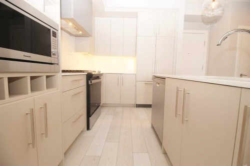 214-8370 Broadcast Avenue Sw, Calgary, AB - Indoor Photo Showing Kitchen With Upgraded Kitchen
