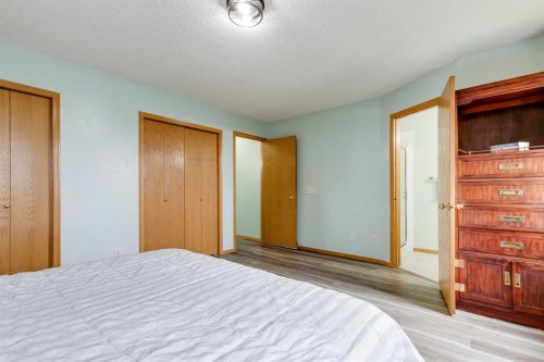 4 Big Springs Hill Se, Airdrie, AB - Indoor Photo Showing Bedroom