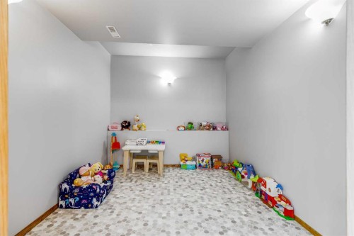 4 Big Springs Hill Se, Airdrie, AB - Indoor Photo Showing Other Room