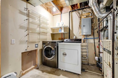 4 Big Springs Hill Se, Airdrie, AB - Indoor Photo Showing Laundry Room