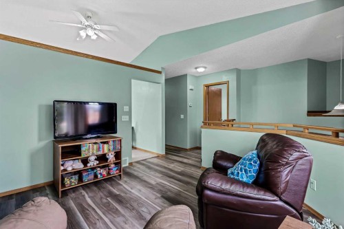 4 Big Springs Hill Se, Airdrie, AB - Indoor Photo Showing Living Room
