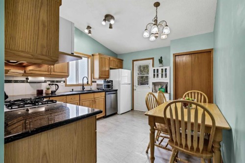 4 Big Springs Hill Se, Airdrie, AB - Indoor Photo Showing Other Room