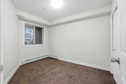 215-7110 80 Avenue Ne, Calgary, AB - Indoor Photo Showing Other Room