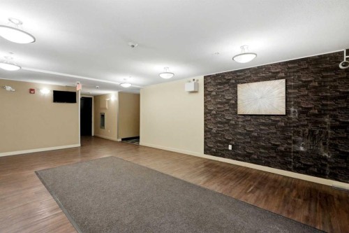 215-7110 80 Avenue Ne, Calgary, AB - Indoor Photo Showing Other Room