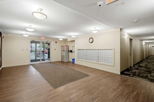 215-7110 80 Avenue Ne, Calgary, AB - Indoor Photo Showing Other Room