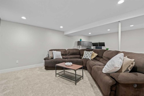 331 Midglen Place Se, Calgary, AB 
