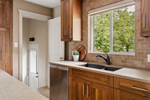 220 41 Avenue Nw, Calgary, AB 