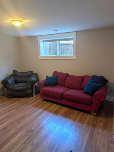 1220 21 Street, Bowden, AB 
