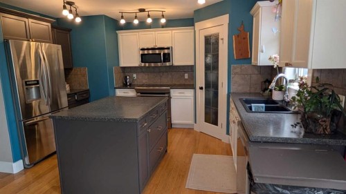 1220 21 Street, Bowden, AB 