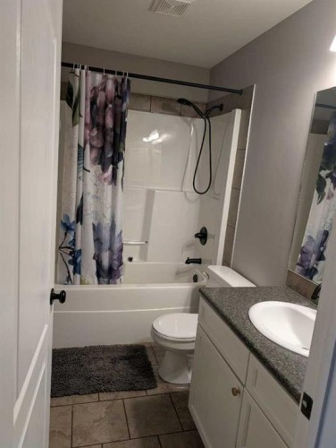 1220 21 Street, Bowden, AB 